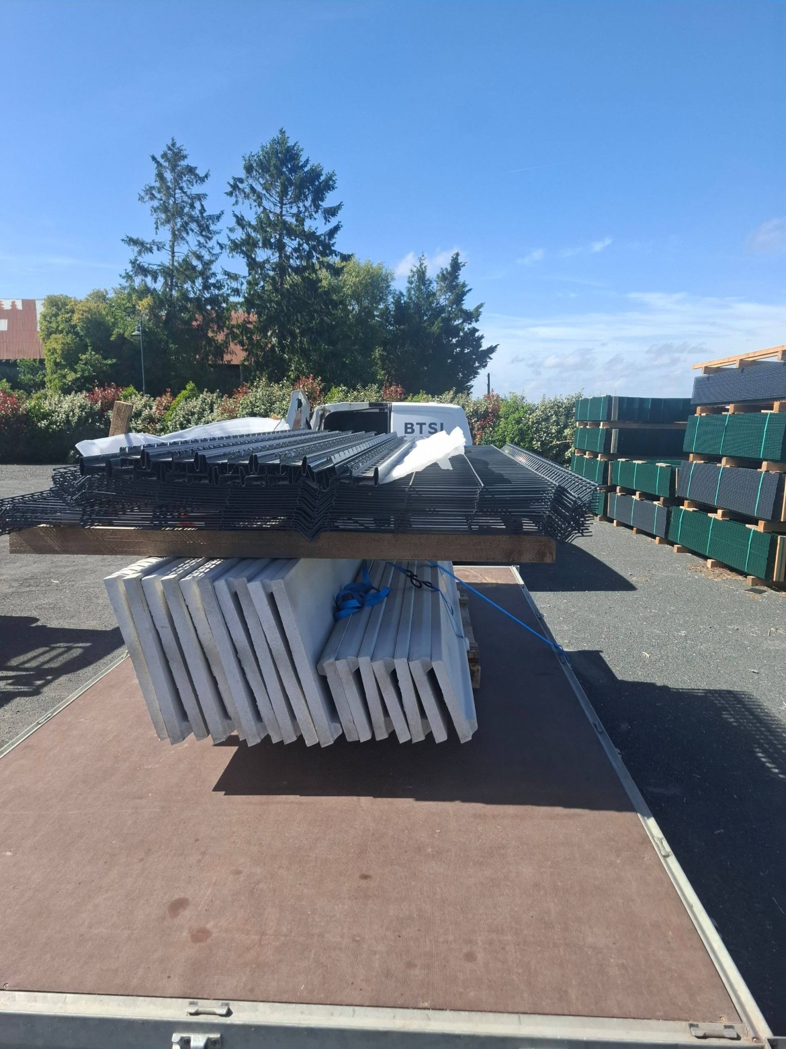 Vente de panneaux rigides à Carpiquet