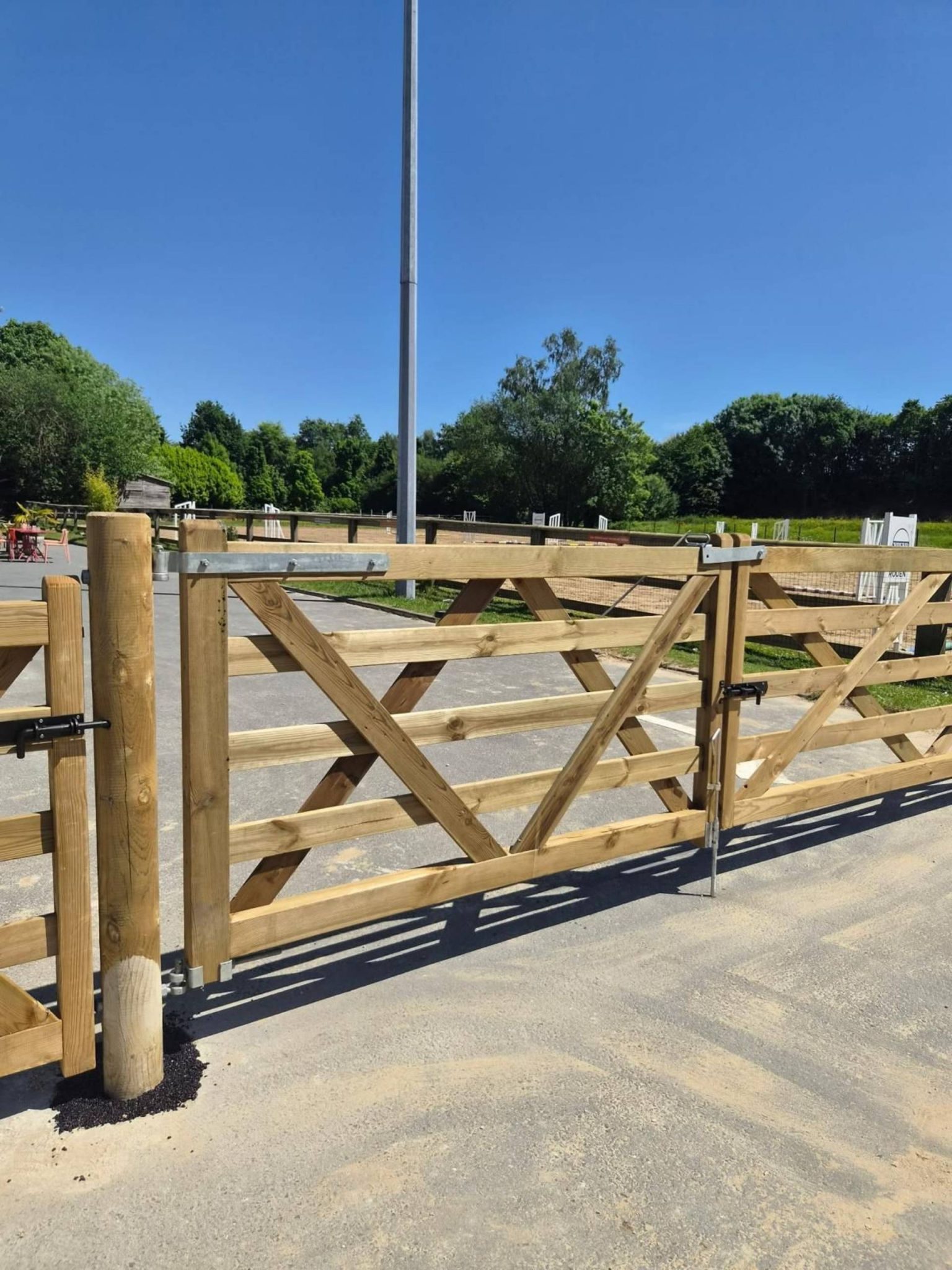 Vente de portail bois sur mesure à Hérouville-Saint-Clair