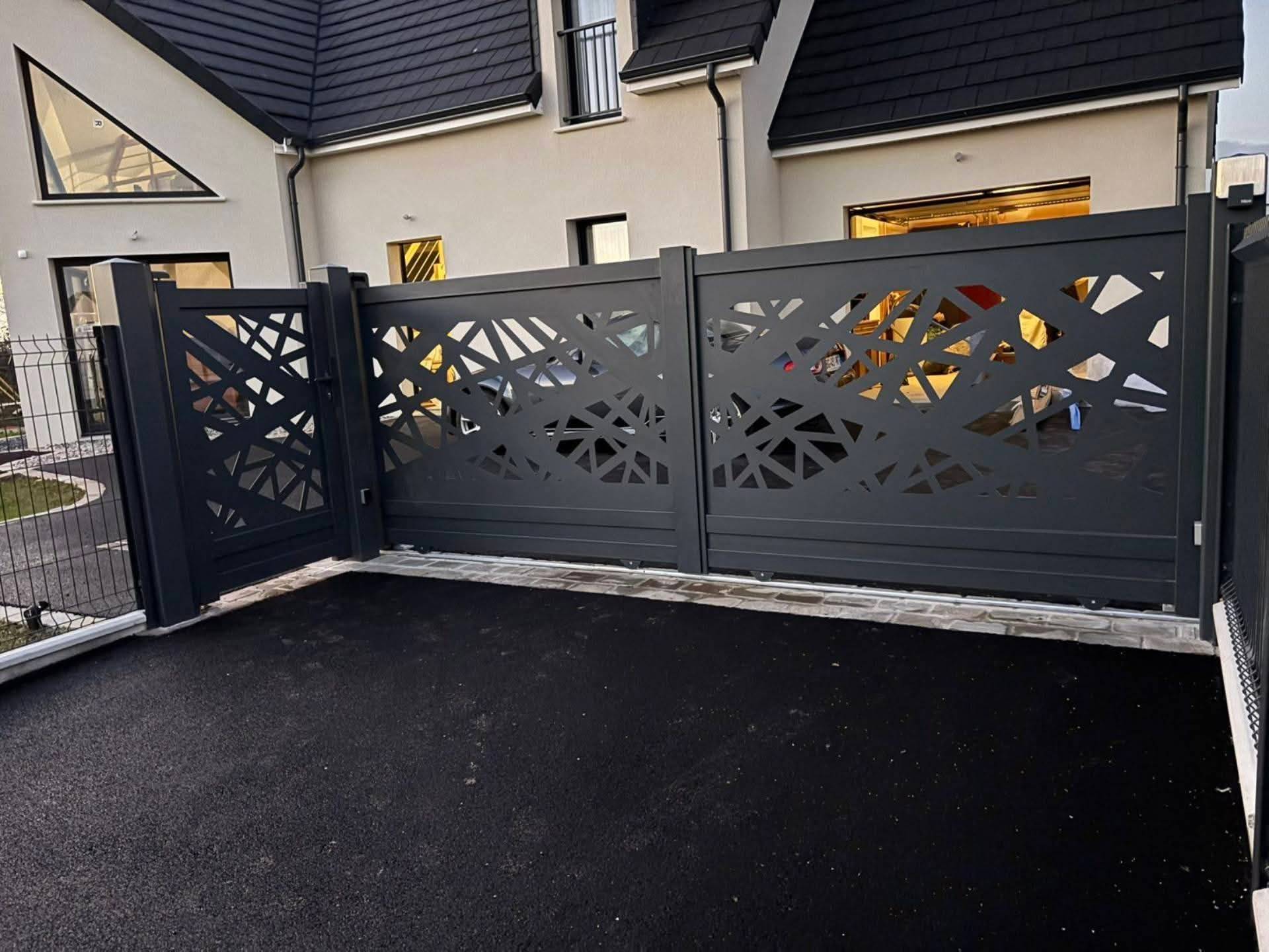 Vente de portail aluminium design à Mouen