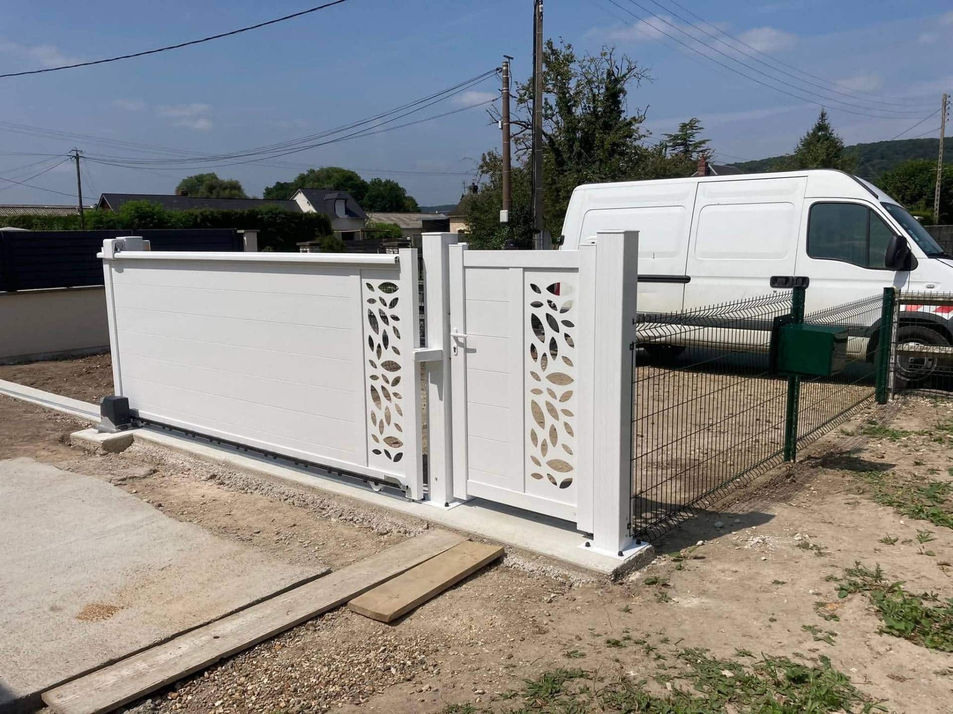 Vente de portail aluminium coulissant à Mouen