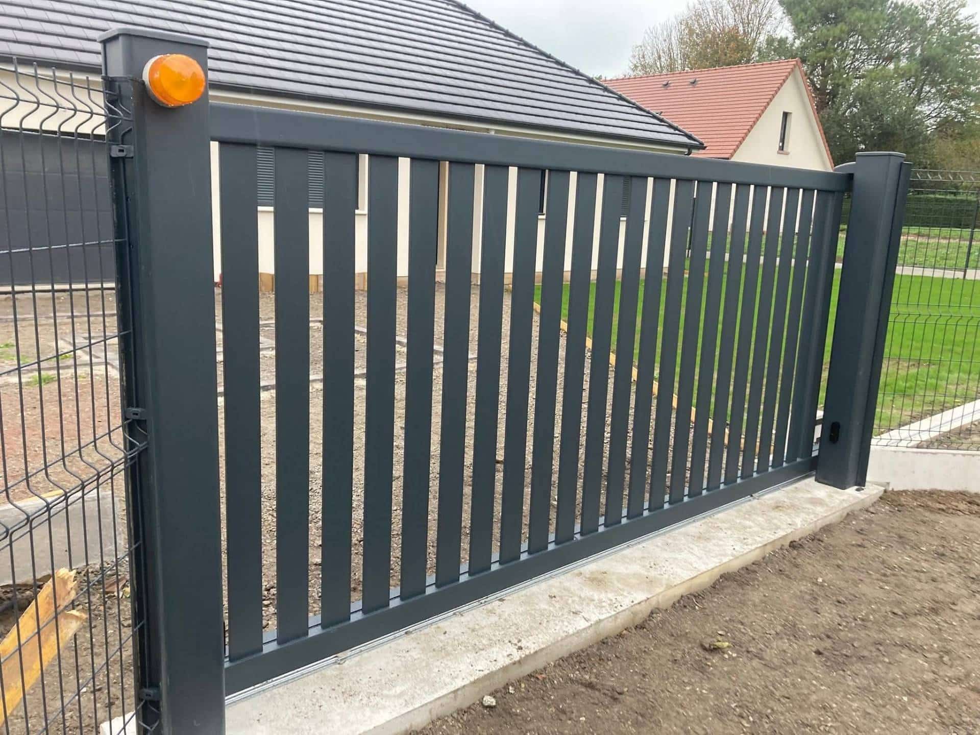 Vente de portail coulissant aluminium à CAUVICOURT