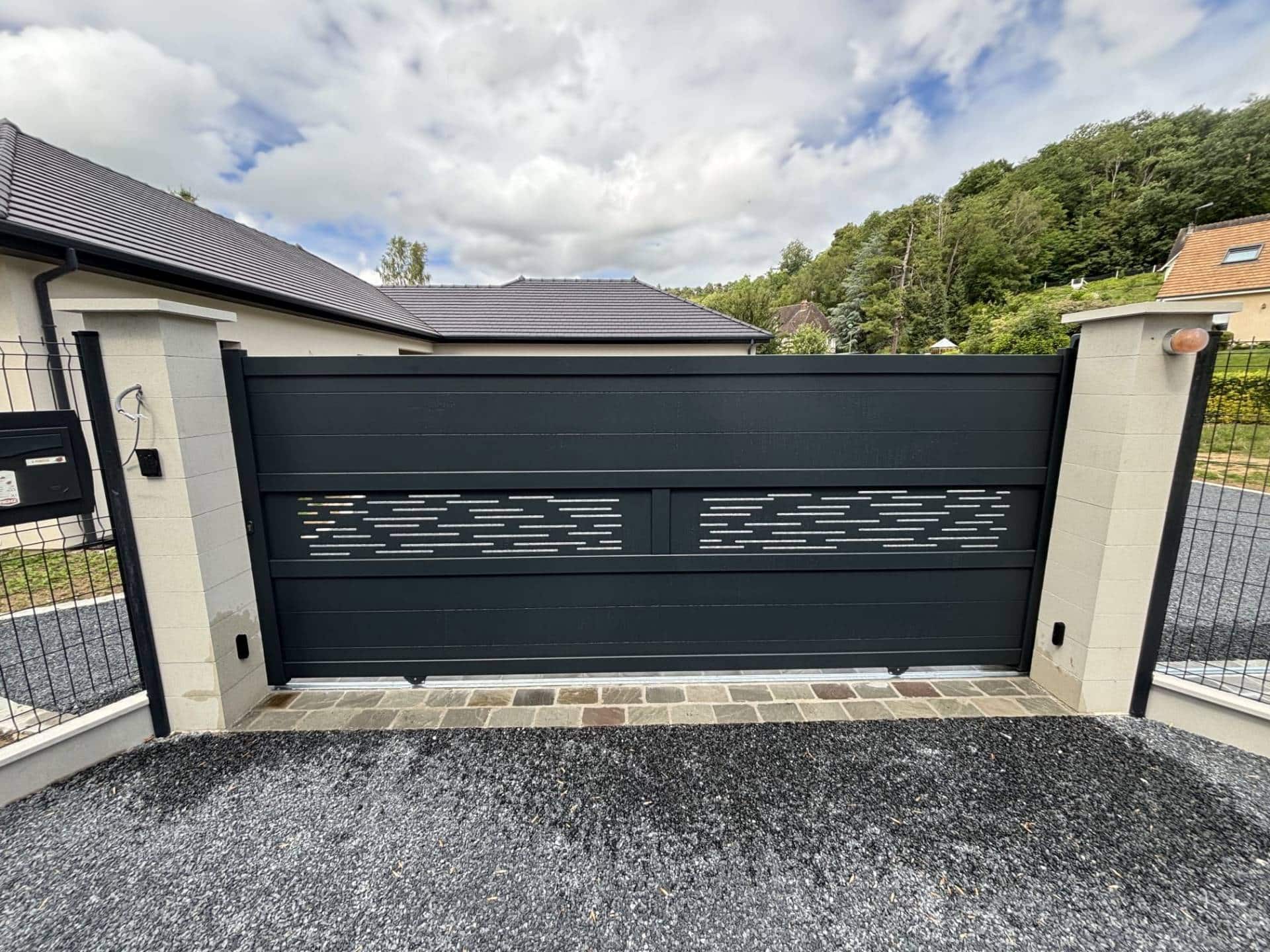 Vente de portail coulissant aluminium à Falaise
