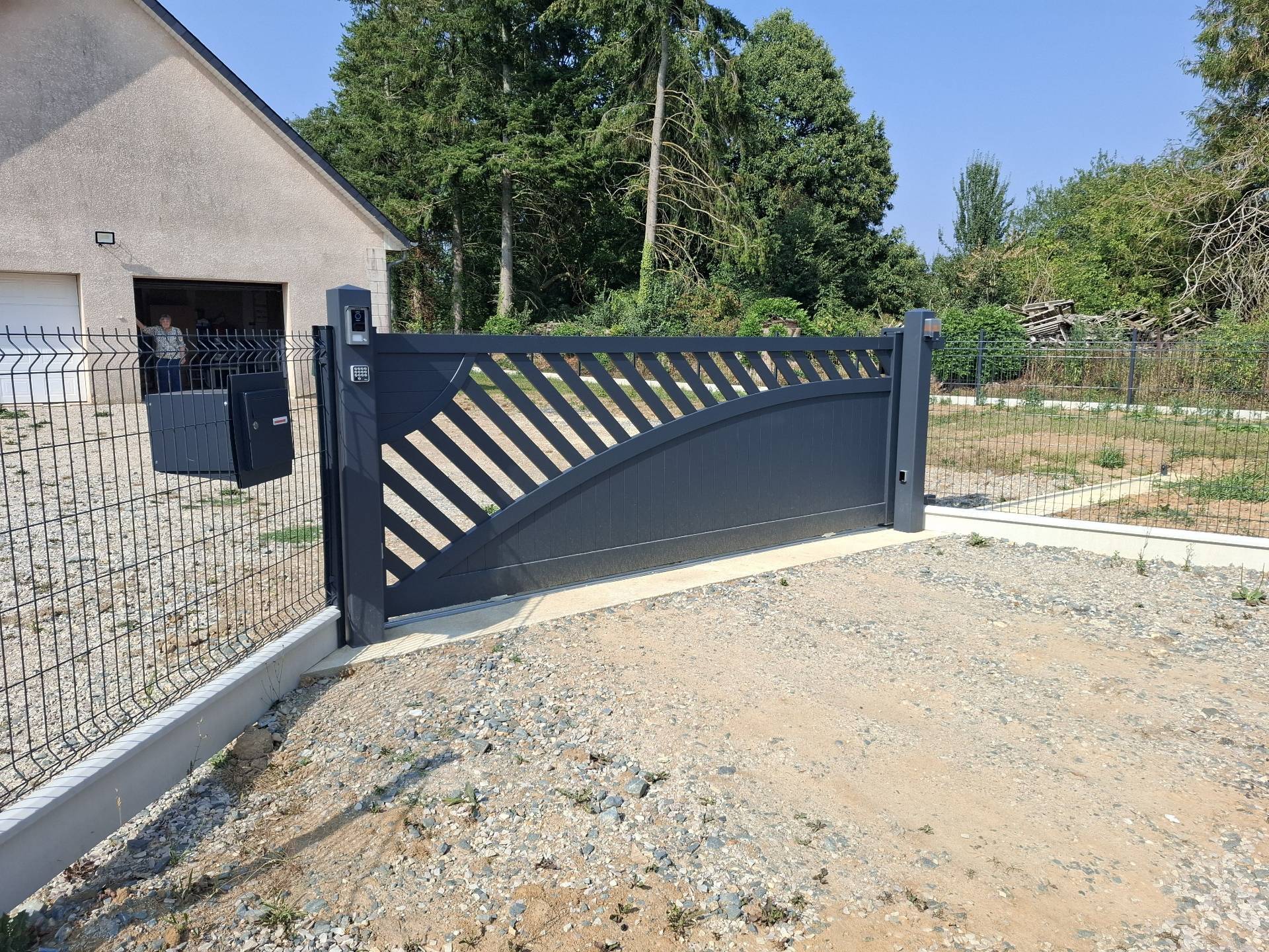 Fournisseur de portail aluminium moderne à Falaise