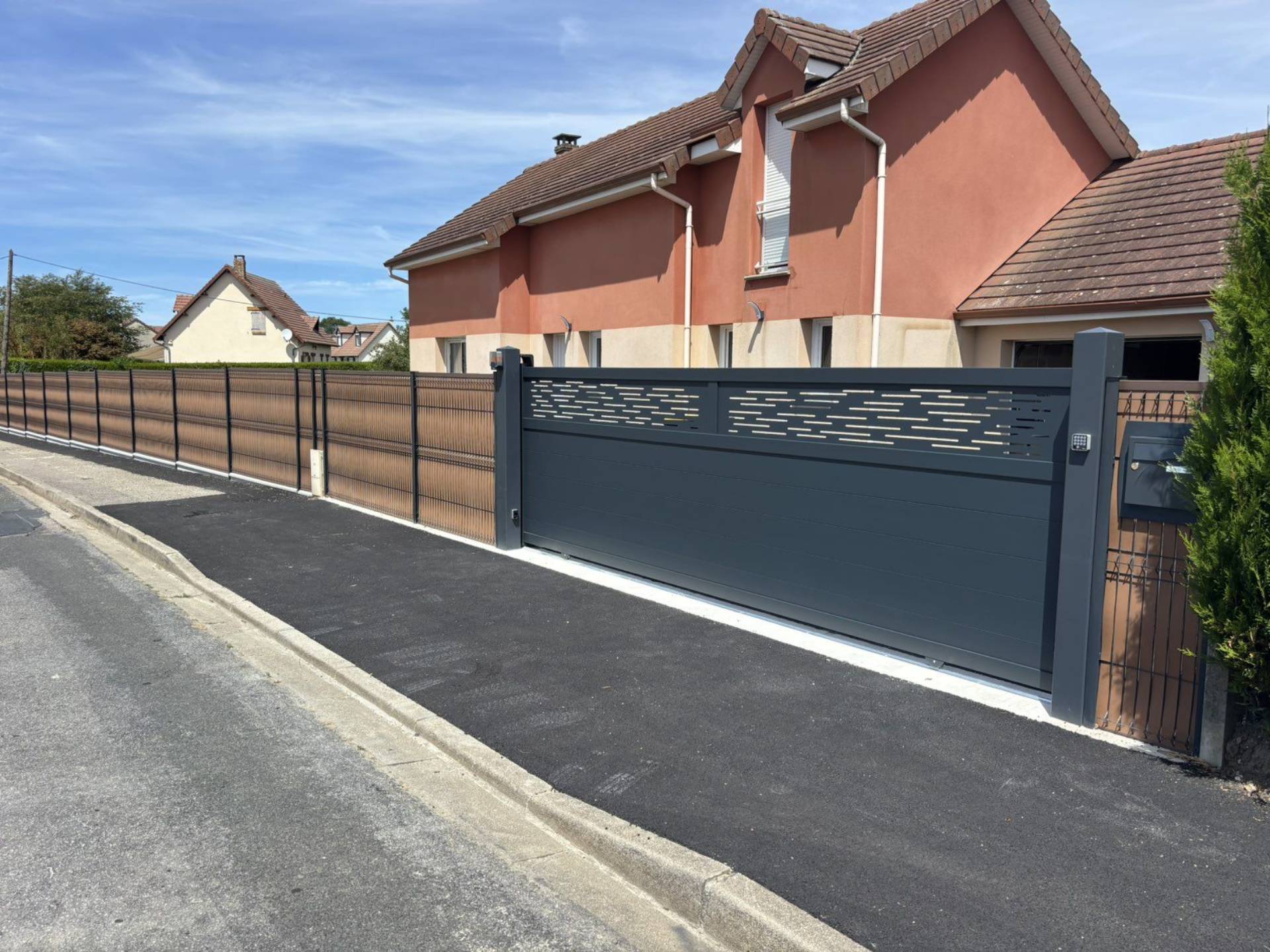 Fournisseur de portail coulissant aluminium à Falaise