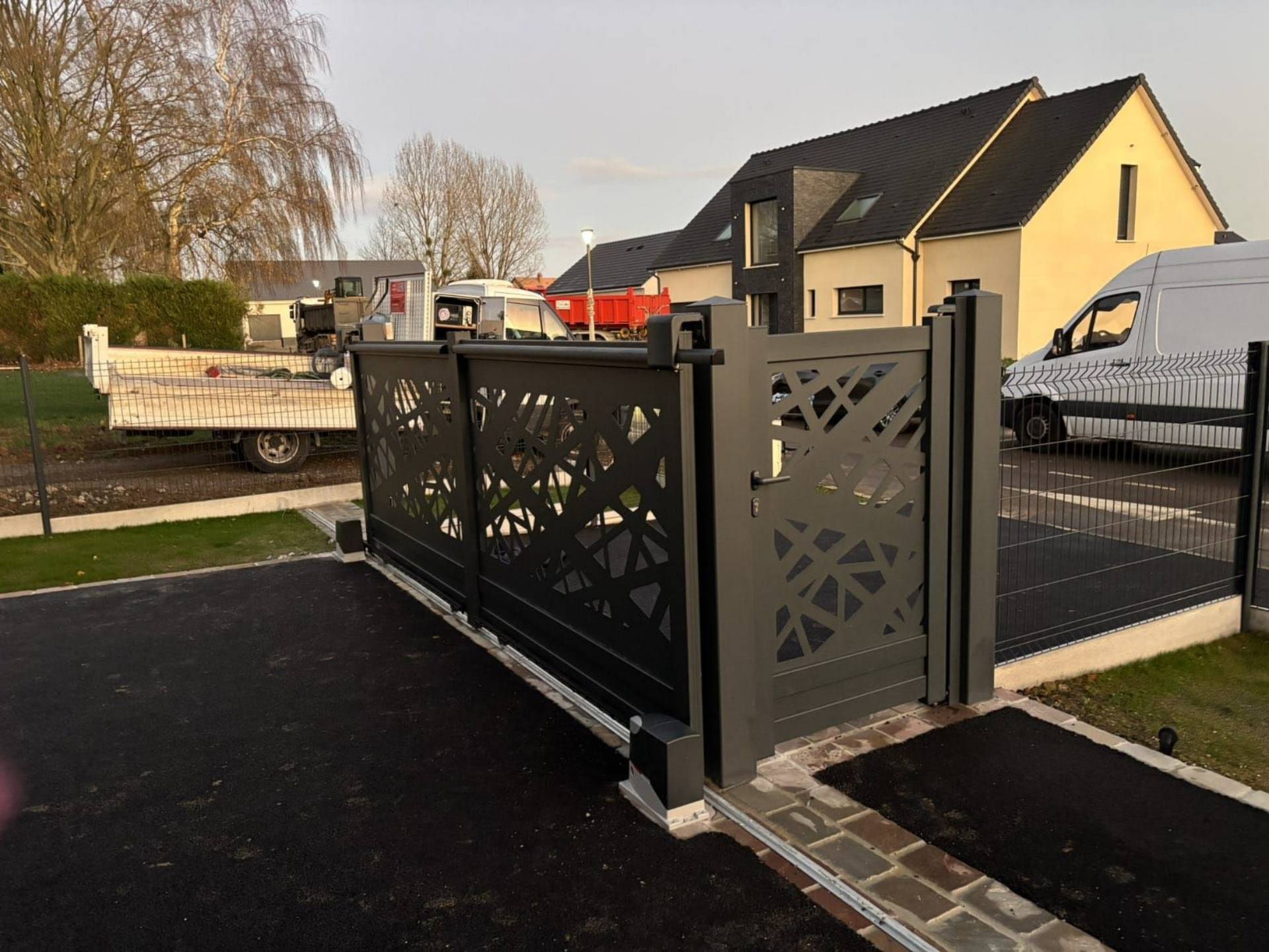 Fournisseur de portail coulissant aluminium à Cormelles-le-Royal