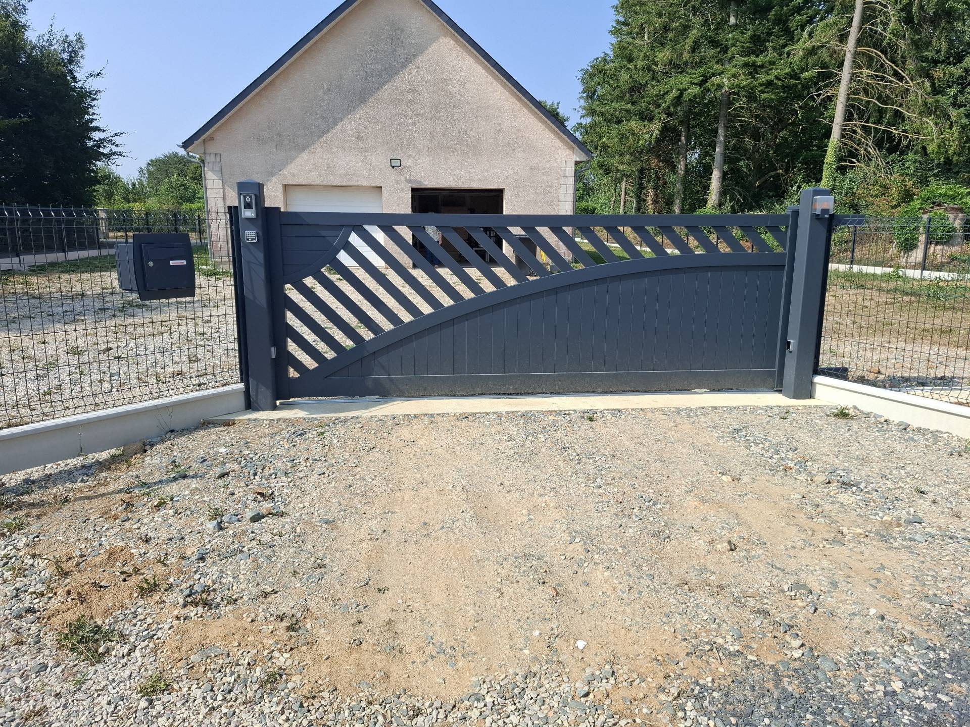 Vente de portail aluminium coulissant à Mouen