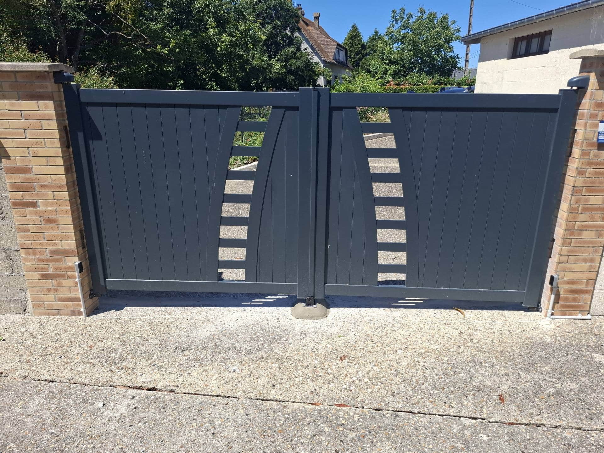Fournisseur de portail aluminium sur mesure à Ifs