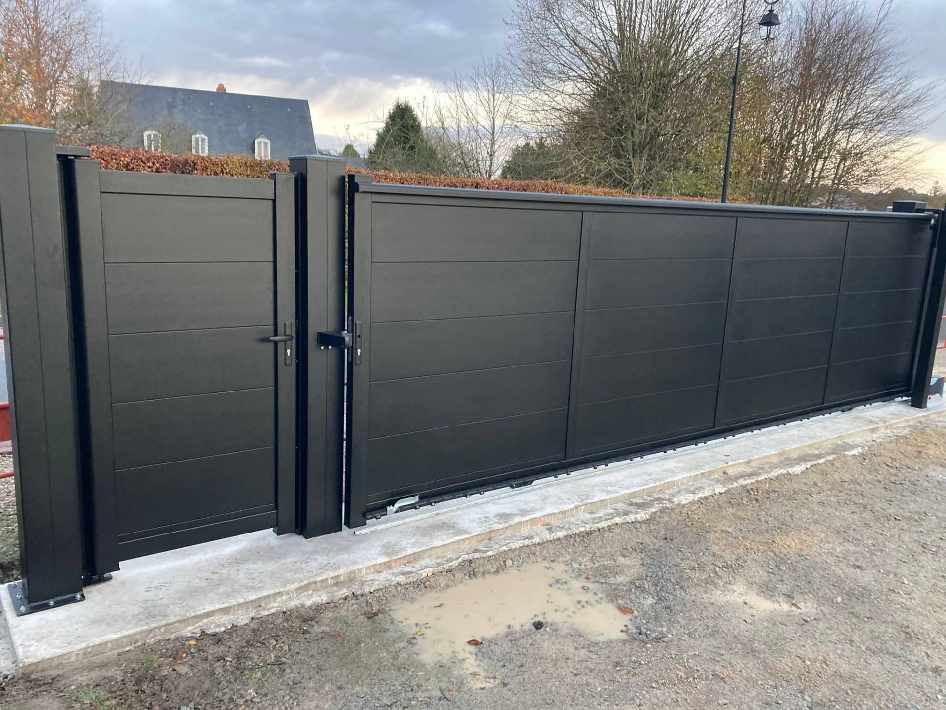 Vente de portail aluminium coulissant à Lisieux