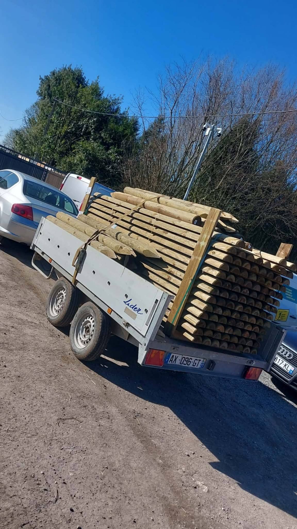 Vente de Piquets Bois Traités à Carpiquet
