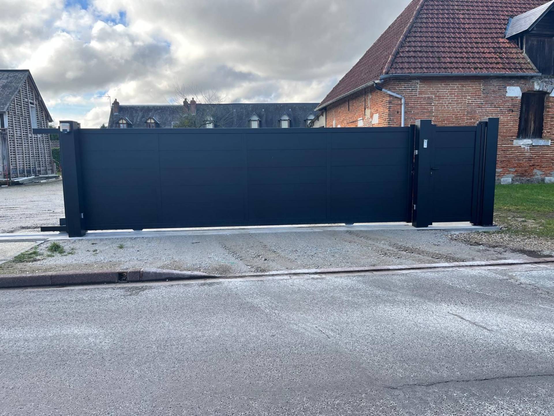 Vente de portail coulissant aluminium à Falaise