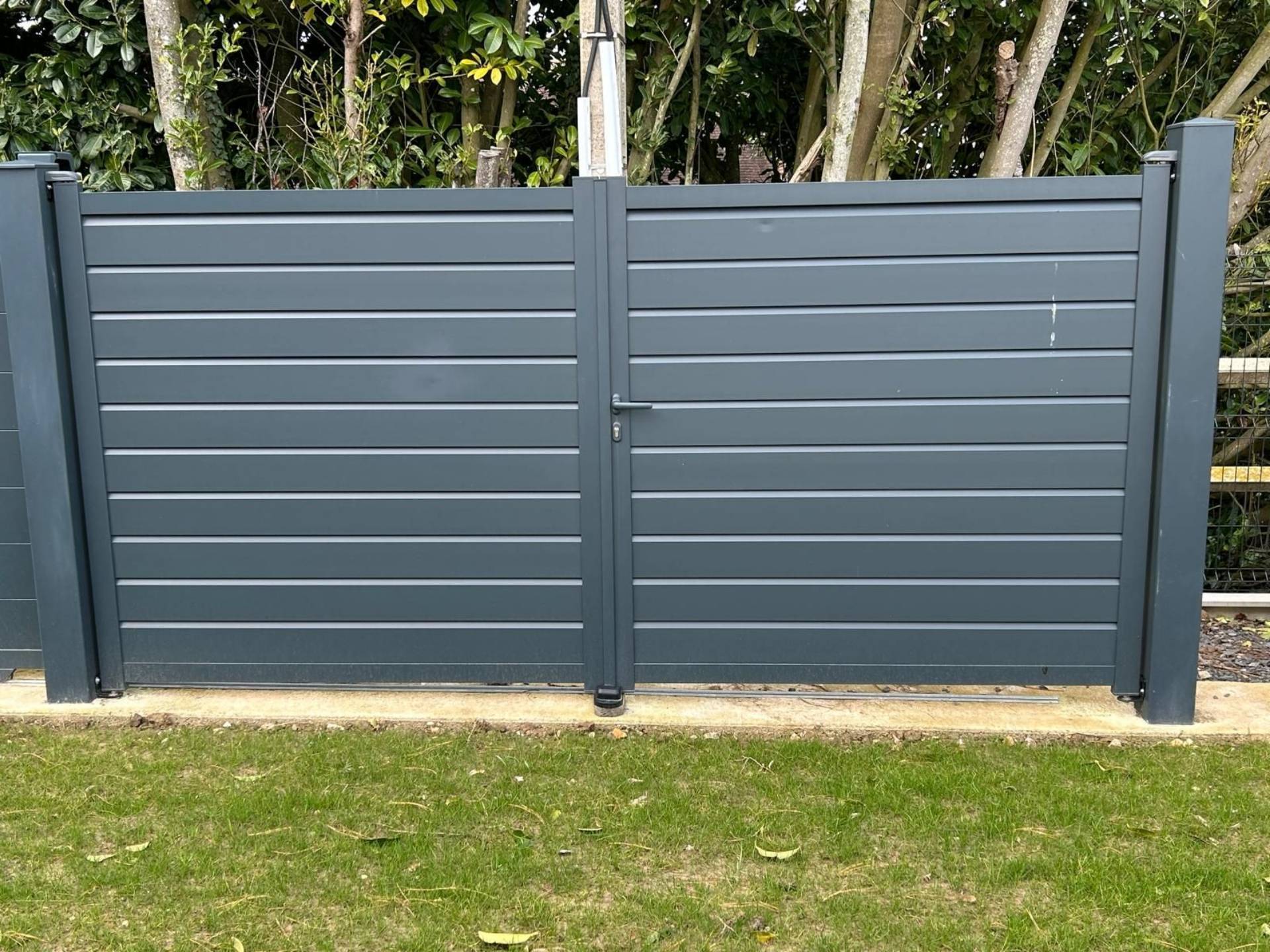Vente de portail aluminium battant à Hérouville-Saint-Clair