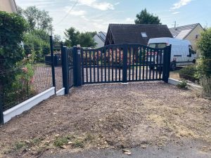 Vente de portail aluminium sur mesure à Lisieux