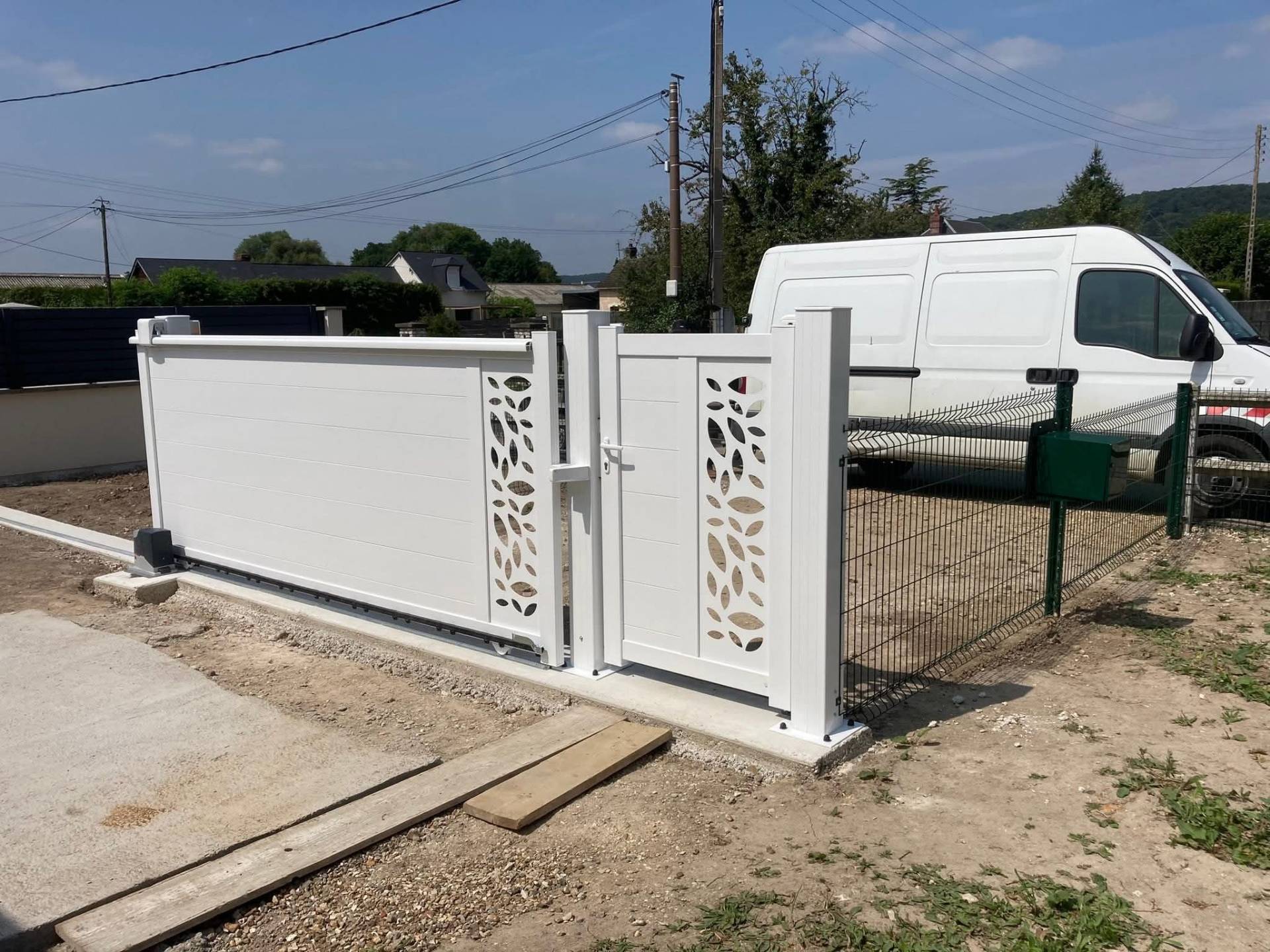 Vente de portail coulissant aluminium à Honfleur