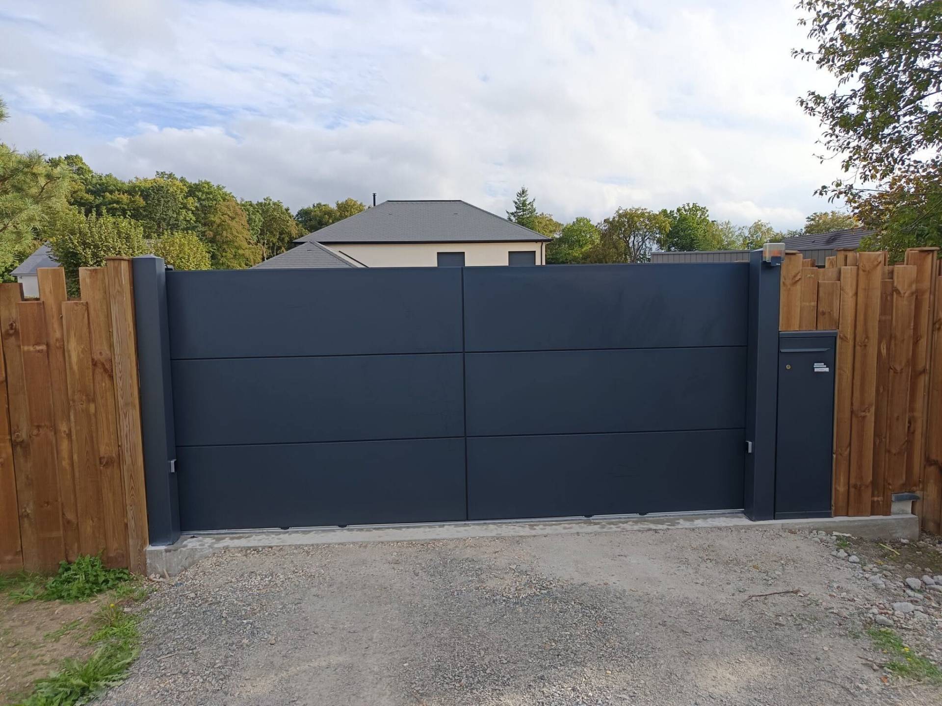 Vente de portail aluminium plein à Caen