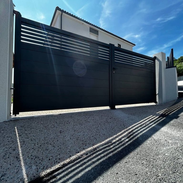 Vente de portail aluminium à Carpiquet